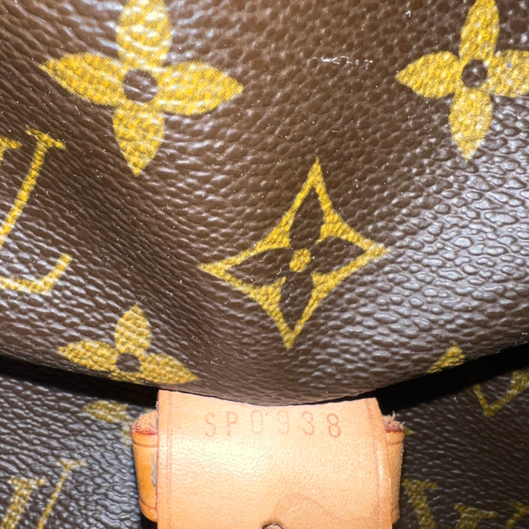 46511-Louis-Vuitton-Umh-ngetasche-Monogram_2D_0011