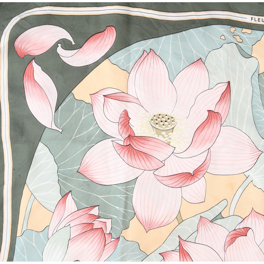 HERMÈS SEIDENTUCH 90 x 90 CM CARRÉ MOTIV 'FLEURS DE LOTUS' VON CHRISTIANE VAUZELLES