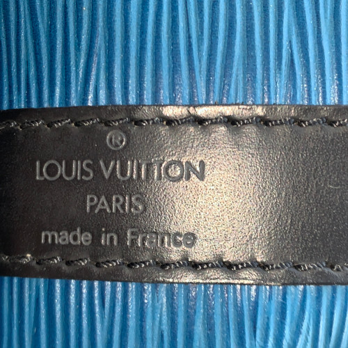 LOUIS VUITTON NOÉ PETIT MODEL SCHULTERTASCHE AUS EPI LEDER IN TOLEDO BLAU/KOURIL SCHWARZ