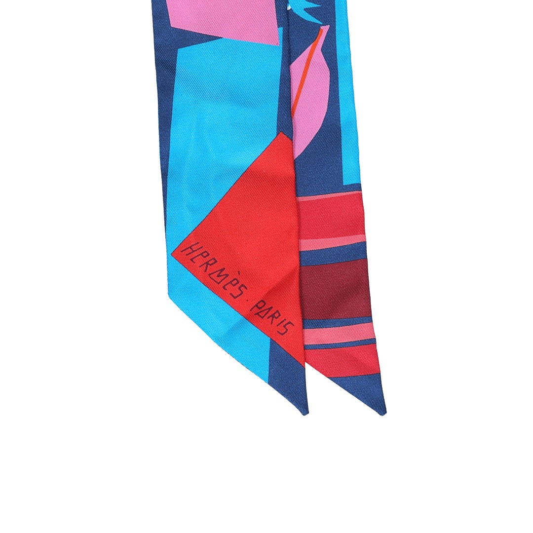 HERMÈS TWILLY 5X86CM 'SEA, SURF AND FUN' AUS SEIDE IN ROUGE/BLEU