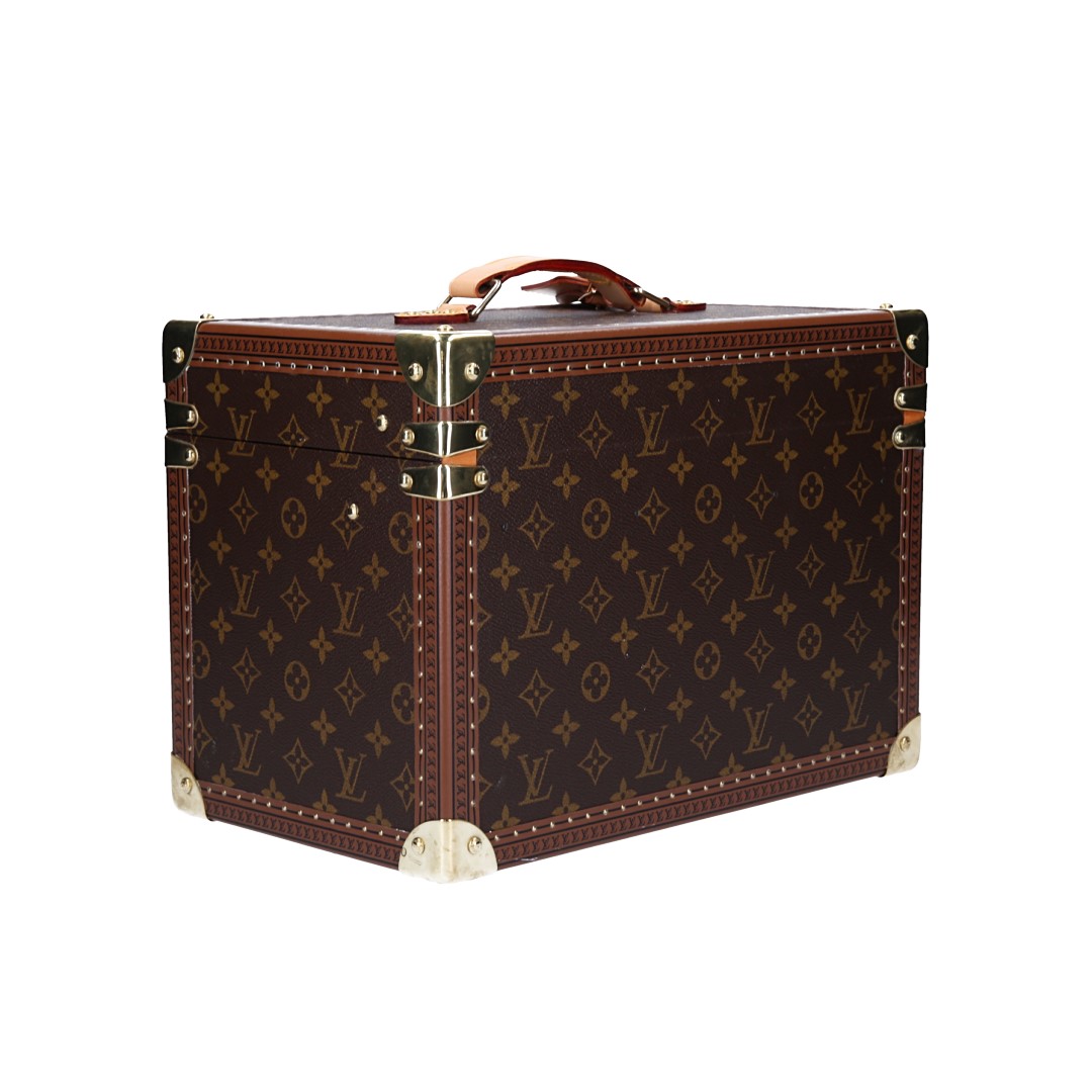 LOUIS VUITTON BOÎTE PHARMACIE VANITY-CASE AUS MONOGRAM CANVAS IN VUITTONITE (M21826)