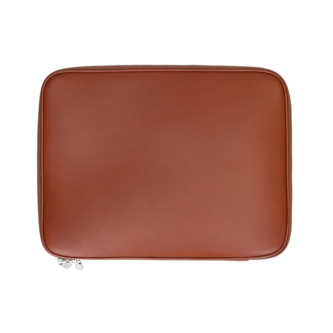 LOUIS VUITTON LAPTOP SLEEVE CLUTCH AUS NOMADE LEDER IN TOBACCO