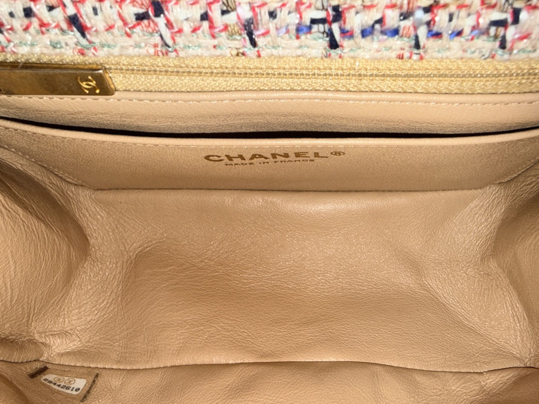 CHANEL 2.55 REISSUE SINGLE FLAP HANDTASCHE (224) AUS TWEED (A37584)