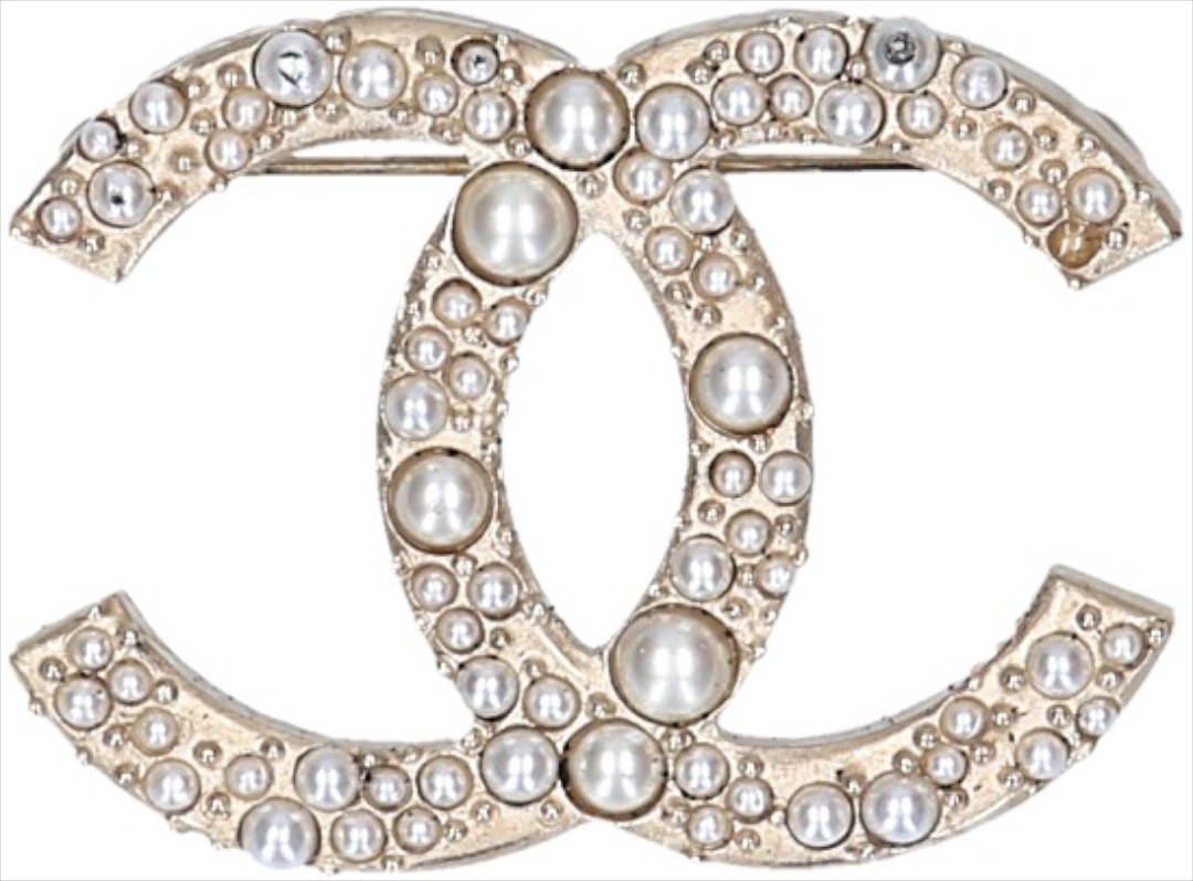 CHANEL BROSCHE AUS GOLDFARBENEM METALL MIT PERLEN BESETZT