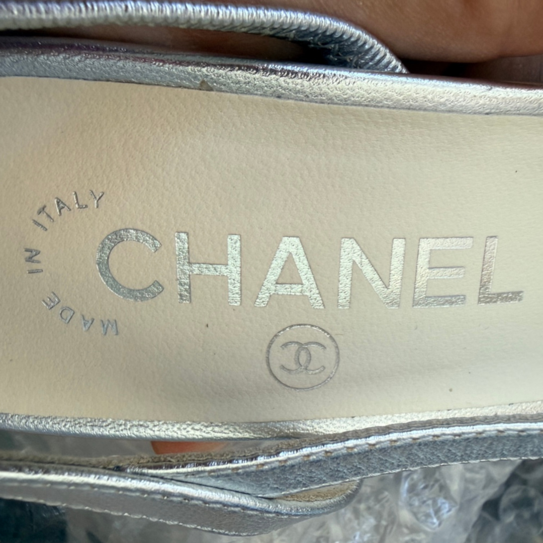 CHANEL SLINGPUMPS SCHUHE AUS LEDER IN SILBERN GR. 36 (A G311318)