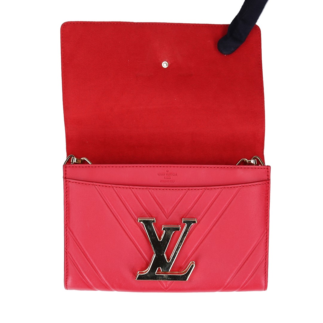 LOUIS VUITTON POCHETTE LOUISE AIRY V HANDTASCHE AUS KALBSLEDER IN ROT