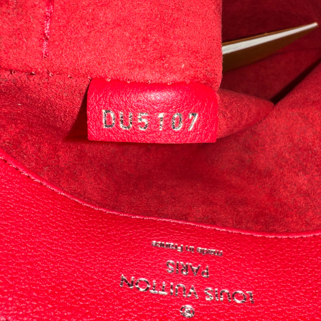 47568-Louis-Vuitton-Backpack_2D_0019 LOUIS VUITTON LOCKME BACKPACK RUCKSACK AUS TAURILLON LEDER IN RUBIS (M41814)