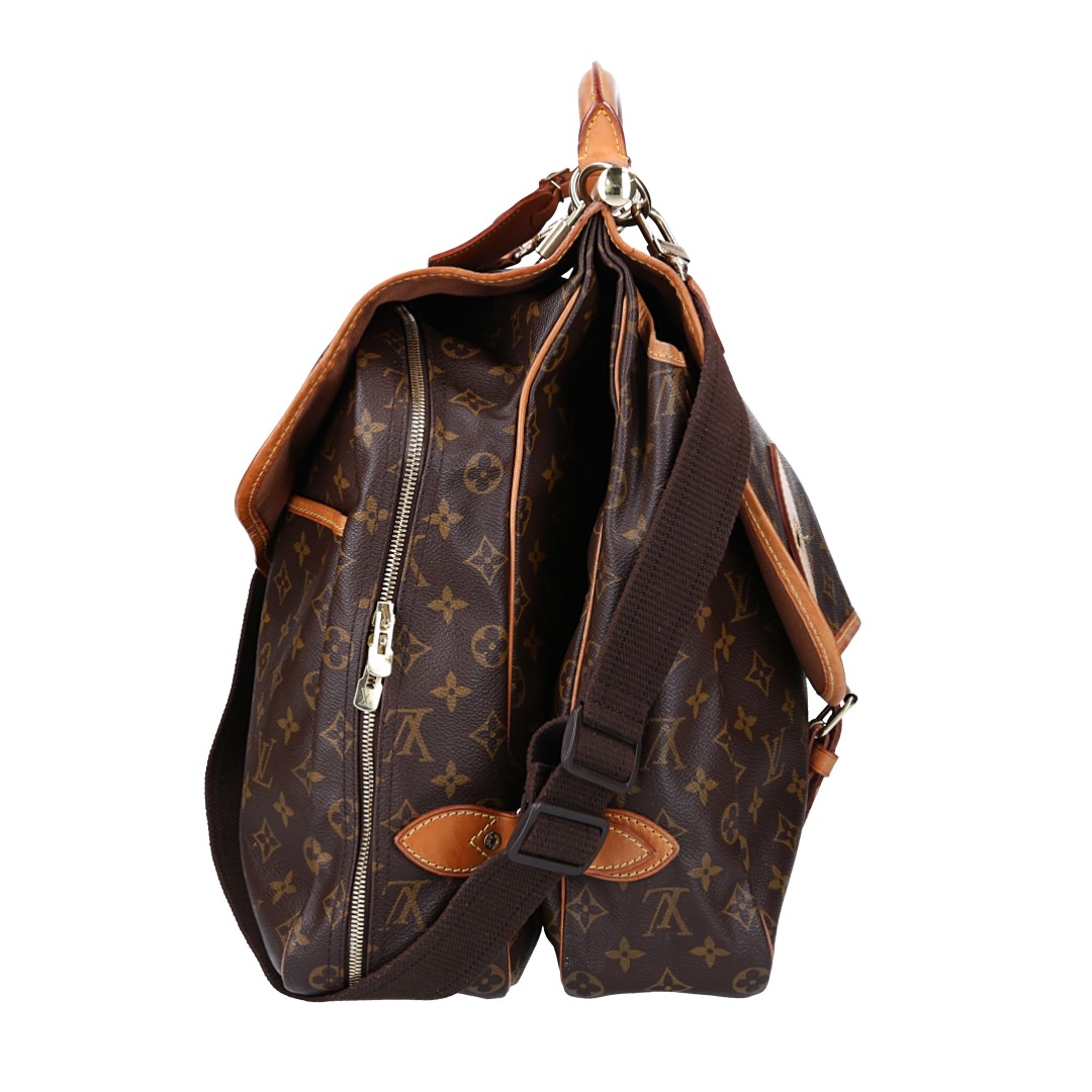 46511-Louis-Vuitton-Umh-ngetasche-Monogram_2D_0006