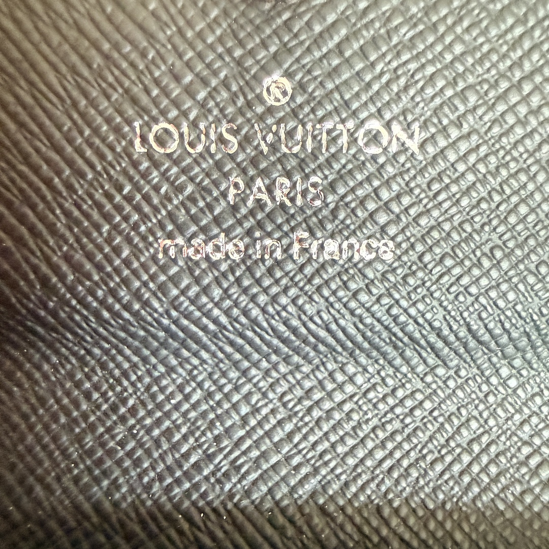 LOUIS VUITTON MULTICLES 6 KEY HOLDER CASE IN TAIGA LEATHER IN BLACK (M30500)