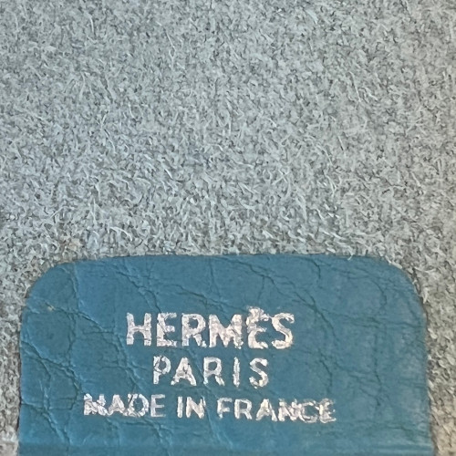 HERMÈS HEFTUMSCHLAG ULYSSE MM AUS GENARBTEM TOGO KALBSLEDER IN BLEU