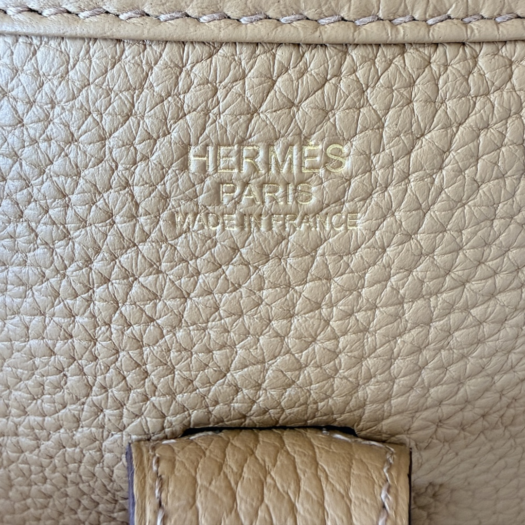 HERMÈS ÉVELYNE III 29 HANDTASCHE AUS TAURILLON CLEMENCE LEDER IN BISCUIT MIT GHW