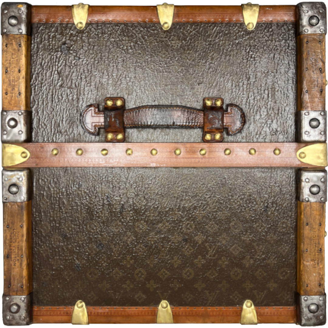 48364-LV-Truhe-004 LOUIS VUITTON MALLE ARMOIRE SCHRANK-TRUHE AUS MONOGRAM CA. 1915-1920