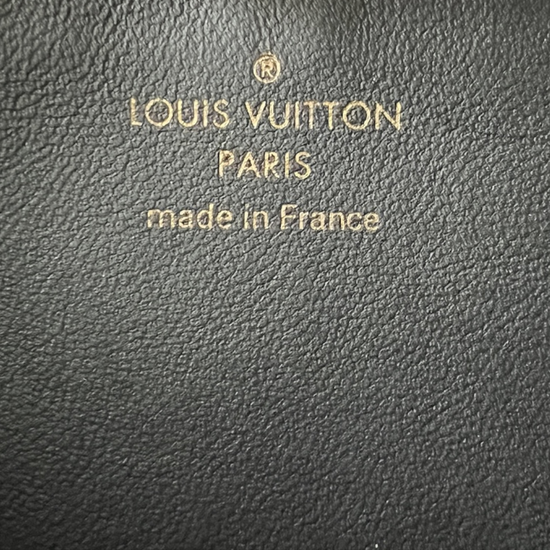 LOUIS VUITTON GELDBÖRSE 'CAPUCINES' AUS TAURILLON FLOWER LEDER IN NOIR (M64551)