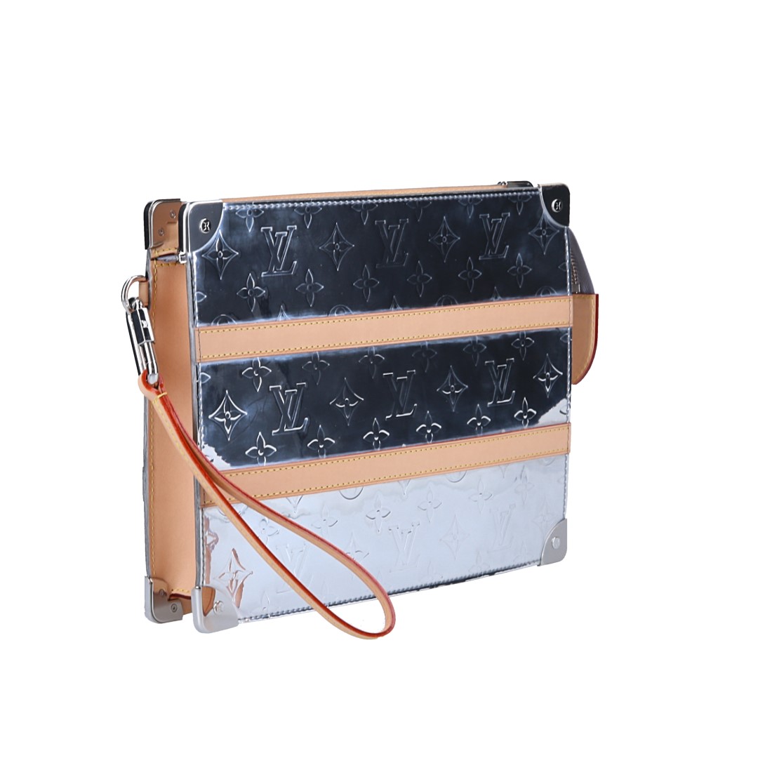 46703-Louis-VUitton-Pochette-Monogram_2D_0009