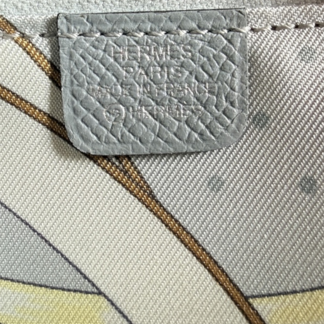 HERMÈS BRIEFTASCHE SILK'IN CLASSIQUE AUS  EPSOM-KALBSLEDER & BARÉNIA-KALBSLEDER IN GRIS PANTIN/GRIS PLATINE/JAUNE MILTON MIT PHW