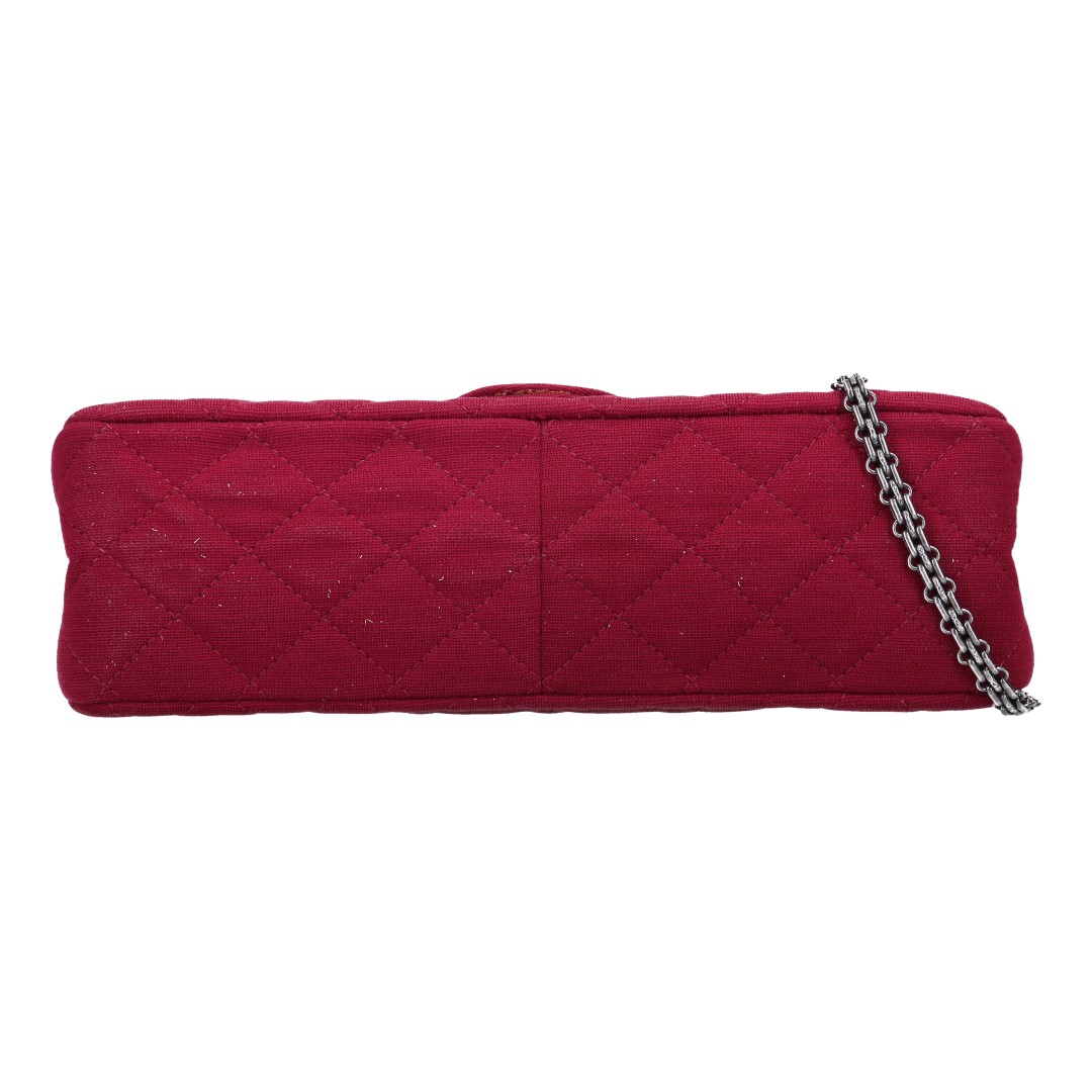 44777-Chanel-Umh-ngetasche_2D_0009 CHANEL 2.55 REISSUE FLAP HANDTASCHE (227) AUS TEXTIL IN BEERENROT (A37590)