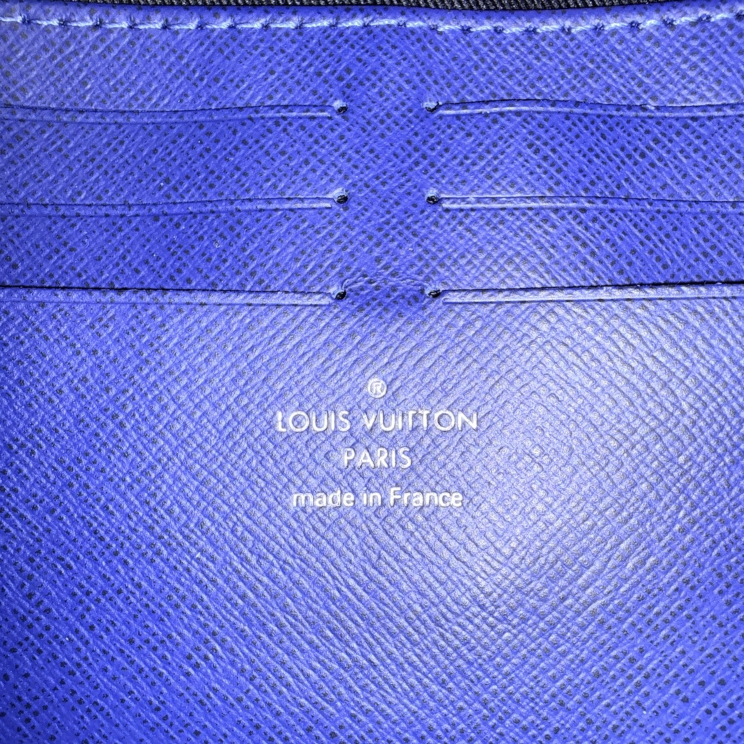 LOUIS VUITTON POCHETTE VOYAGE MM CLUTCH AUS TAIGARAMA IN PACIFIC BLUE (M30423)
