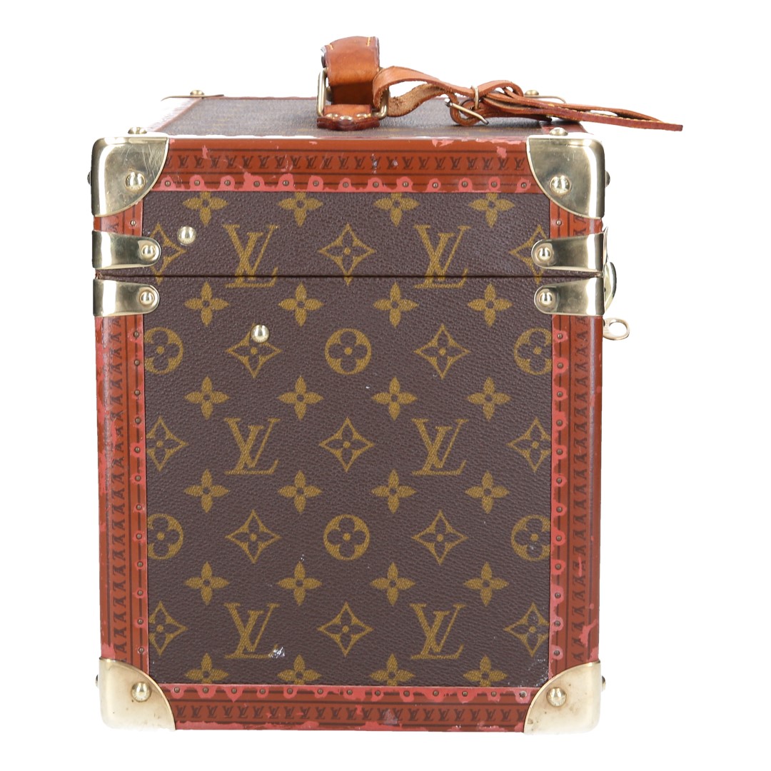 LOUIS VUITTON BOÎTE PHARMACIE VANITY-CASE AUS MONOGRAM CANVAS IN VUITTONITE (M21826)