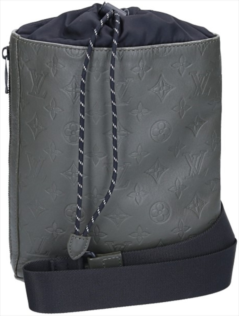 LOUIS VUITTON CHALK SLING RUCKSACK AUS MONOGRAM SHADOW LEDER IN KAKI (M44634) LOUIS VUITTON CHALK SLING RUCKSACK AUS MONOGRAM SHADOW LEDER IN KAKI (M44634)