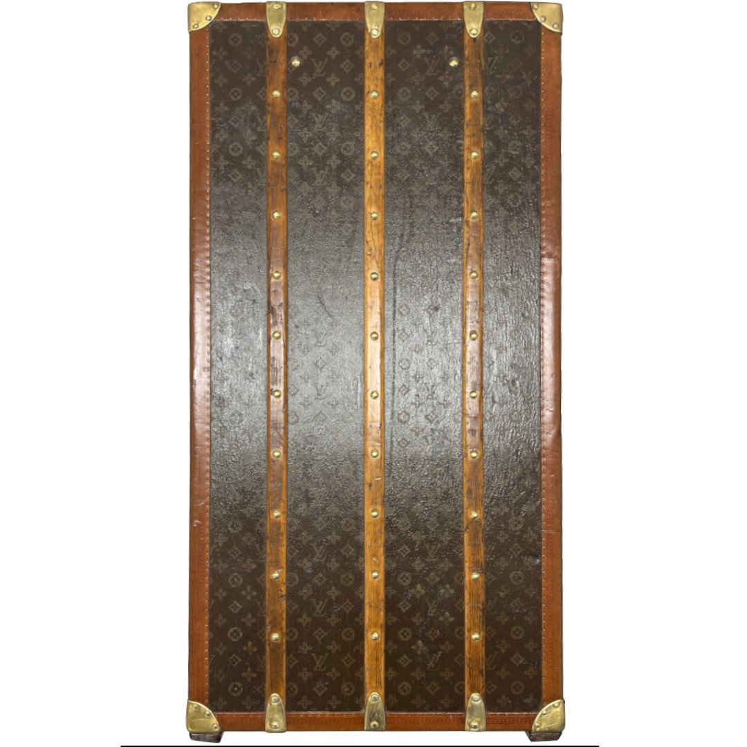 48364-LV-Truhe-005 LOUIS VUITTON MALLE ARMOIRE SCHRANK-TRUHE AUS MONOGRAM CA. 1915-1920