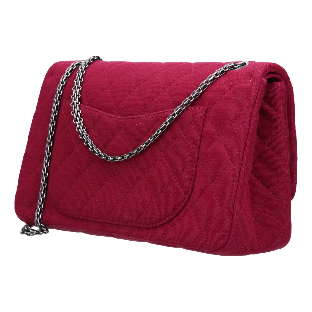 44777-Chanel-Umh-ngetasche_2D_0006 CHANEL 2.55 REISSUE FLAP HANDTASCHE (227) AUS TEXTIL IN BEERENROT (A37590)