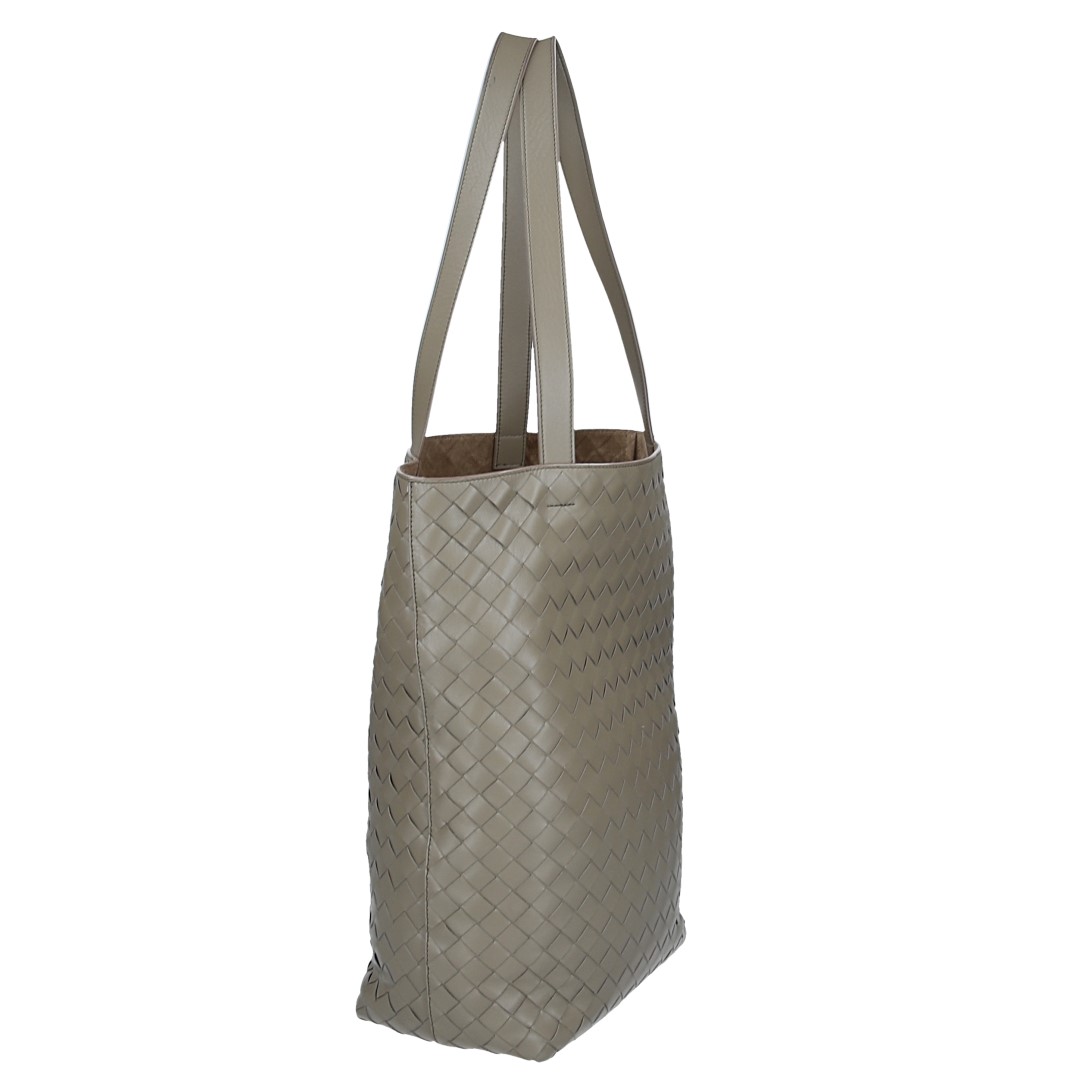 BOTTEGA VENETA KLEINE NORTH-SOUTH HANDTASCHE AUS INTRECCIATO KALBSLEDER IN TRAVERTINE
