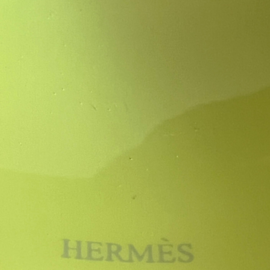 HERMÈS ARMREIF 'ISIS' AUS LACKIERTEM HOLZ JAUNE CANARI IN GRÖßE S
