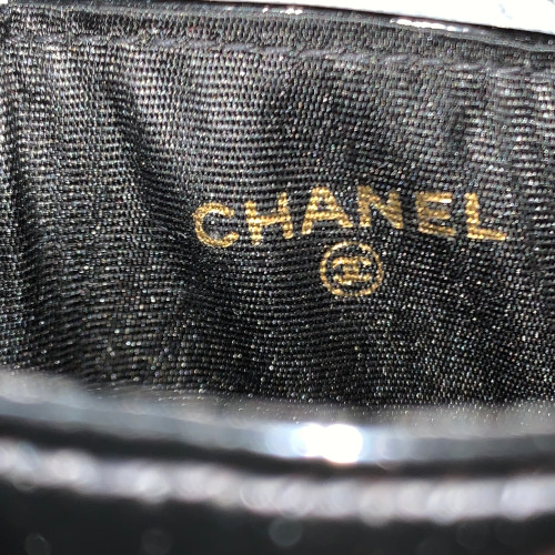 CHANEL ETUI FÜR LESE-ODER SONNENBRILLEN AUS LACKLEDER IN SCHWARZ