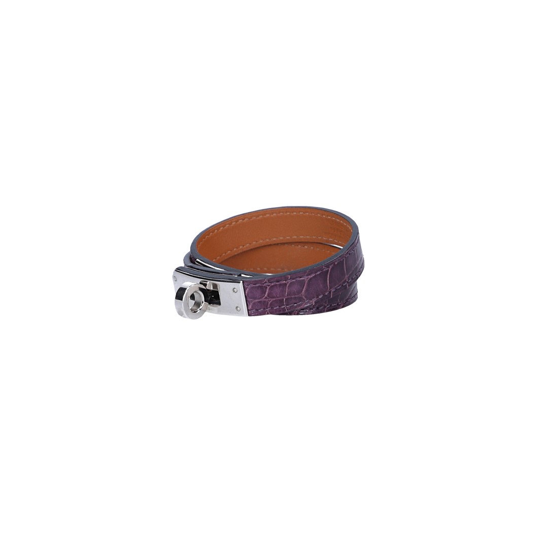 HERMÈS ARMBAND 'KELLY DOUBLE TOUR' AUS ALLIGATOR MISSISSIPPIENSIS LEDER IN AMETYST MIT PHW GR. T2/S