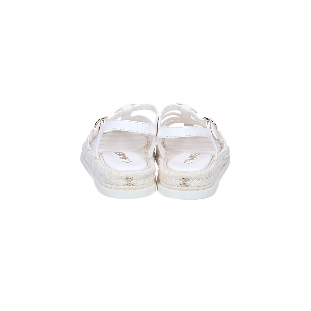 CHANEL SANDALE AUS LEDER UND BAST IN WEISS MIT GHW GR. 39 (B G45425)
