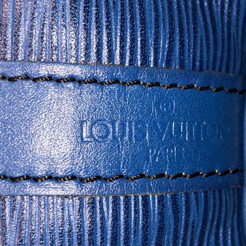 LOUIS VUITTON NOÉ PETIT MODEL SCHULTERTASCHE AUS EPI LEDER IN TOLEDO BLAU (M44105)