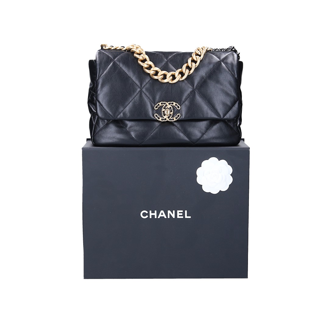 CHANEL 19 GROßE PATTENTASCHE HANDTASCHE AUS LAMMLEDER IN SCHWARZ (AS1161)