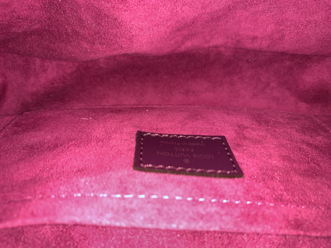 LOUIS VUITTON POCHETTE MONTAIGNE CLUTCH AUS EPI LEDER IN CASSIS (M5929K)