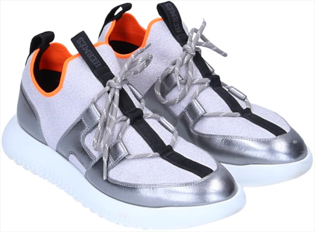 HERMÈS SNEAKER SCHUHE 'DUEL' AUS GEWEBE UND KALBSLEDER IN SILBER IN GR. 39