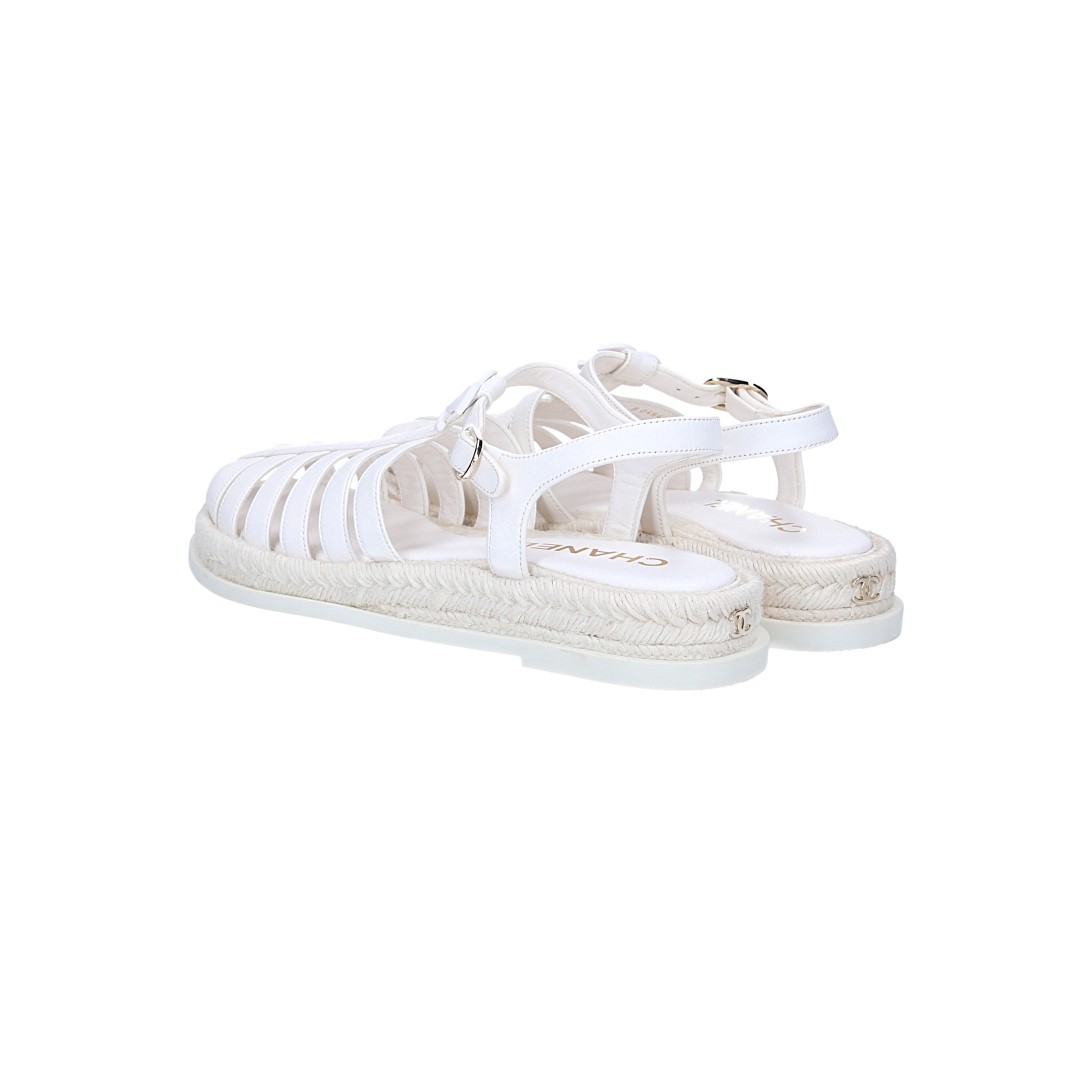 CHANEL SANDALE AUS LEDER UND BAST IN WEISS MIT GHW GR. 39 (B G45425)