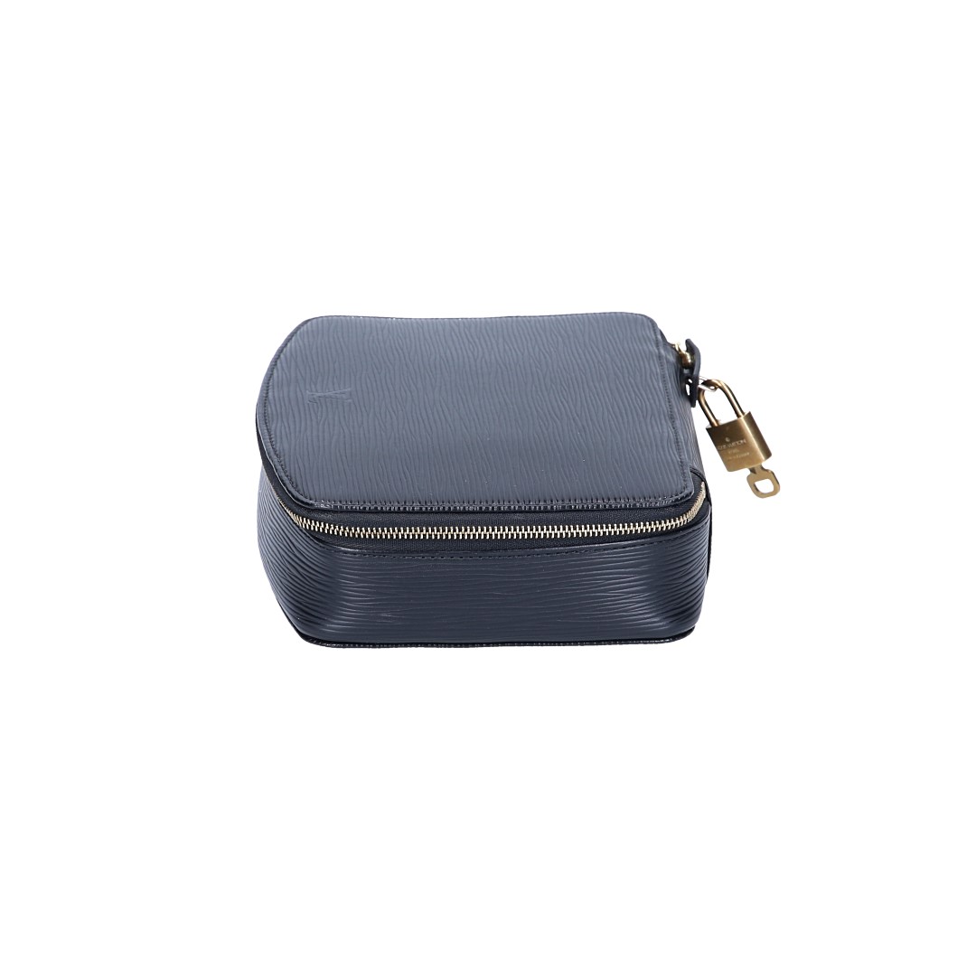 LOUIS VUITTON POCHE MONTE-CARLO REISEACCESSOIRE AUS EPI LEDER IN KOURIL SCHWARZ (M48362)