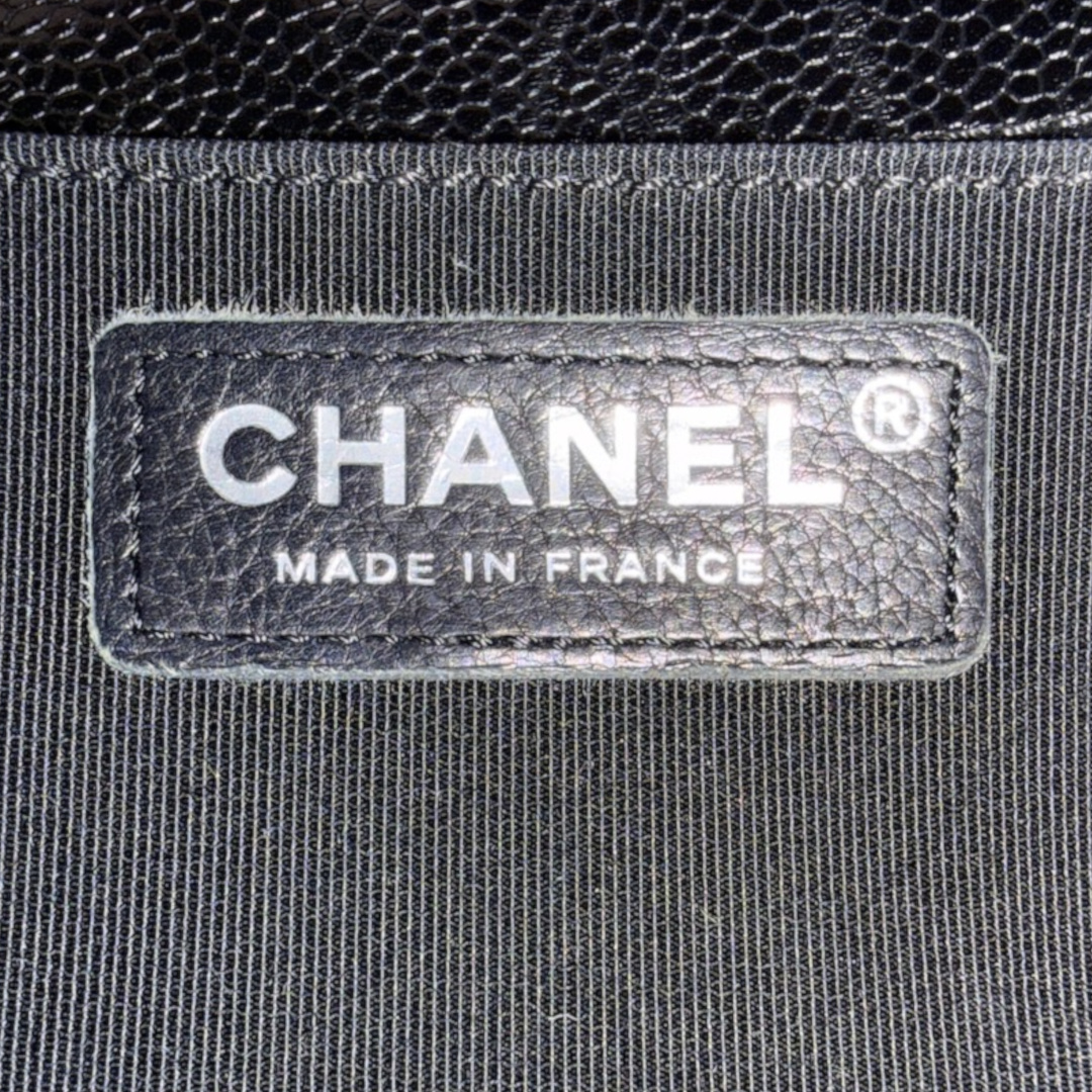 CHANEL BOY HANDTASCHE (MEDIUM) AUS KALBSLEDER IN SCHWARZ MIT SHW (A67086)