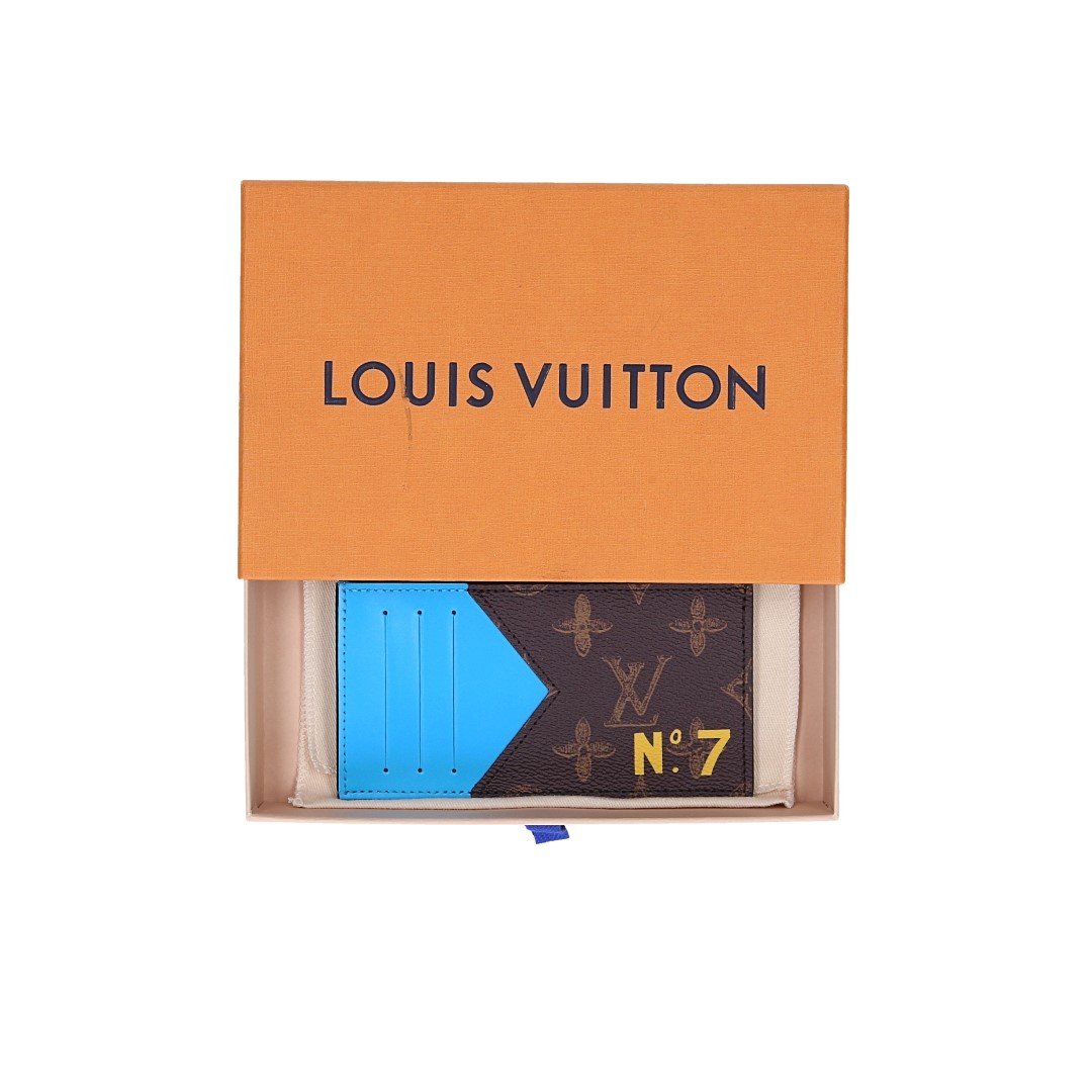 Louis Vuitton Coin Cardholder Made of Taiga Leather in Noir (M62914)