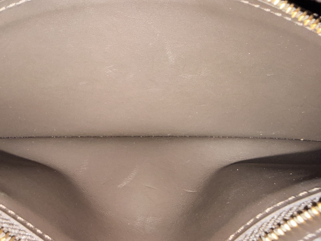 LOUIS VUITTON GELDBÖRSE 'CAPUCINES' AUS TAURILLON LEDER IN GALET (M61249)