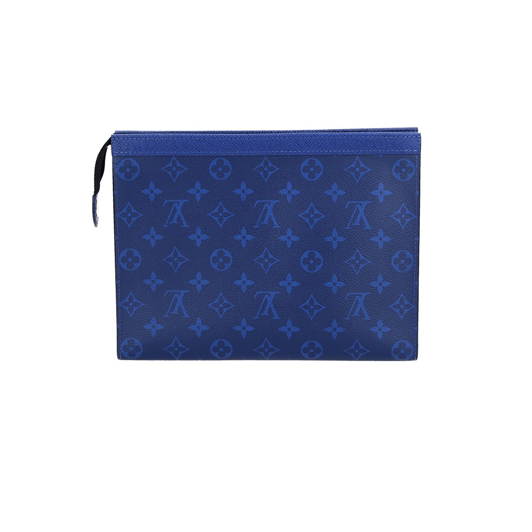 LOUIS VUITTON POCHETTE VOYAGE MM CLUTCH AUS TAIGARAMA IN PACIFIC BLUE (M30423)
