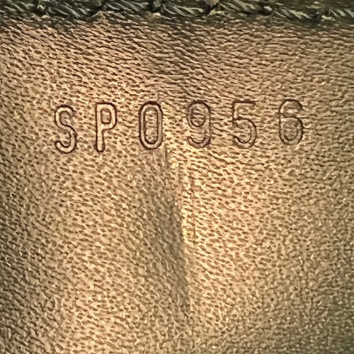 45977-Louis-Vuitton-Anzugtasche_2D_0009