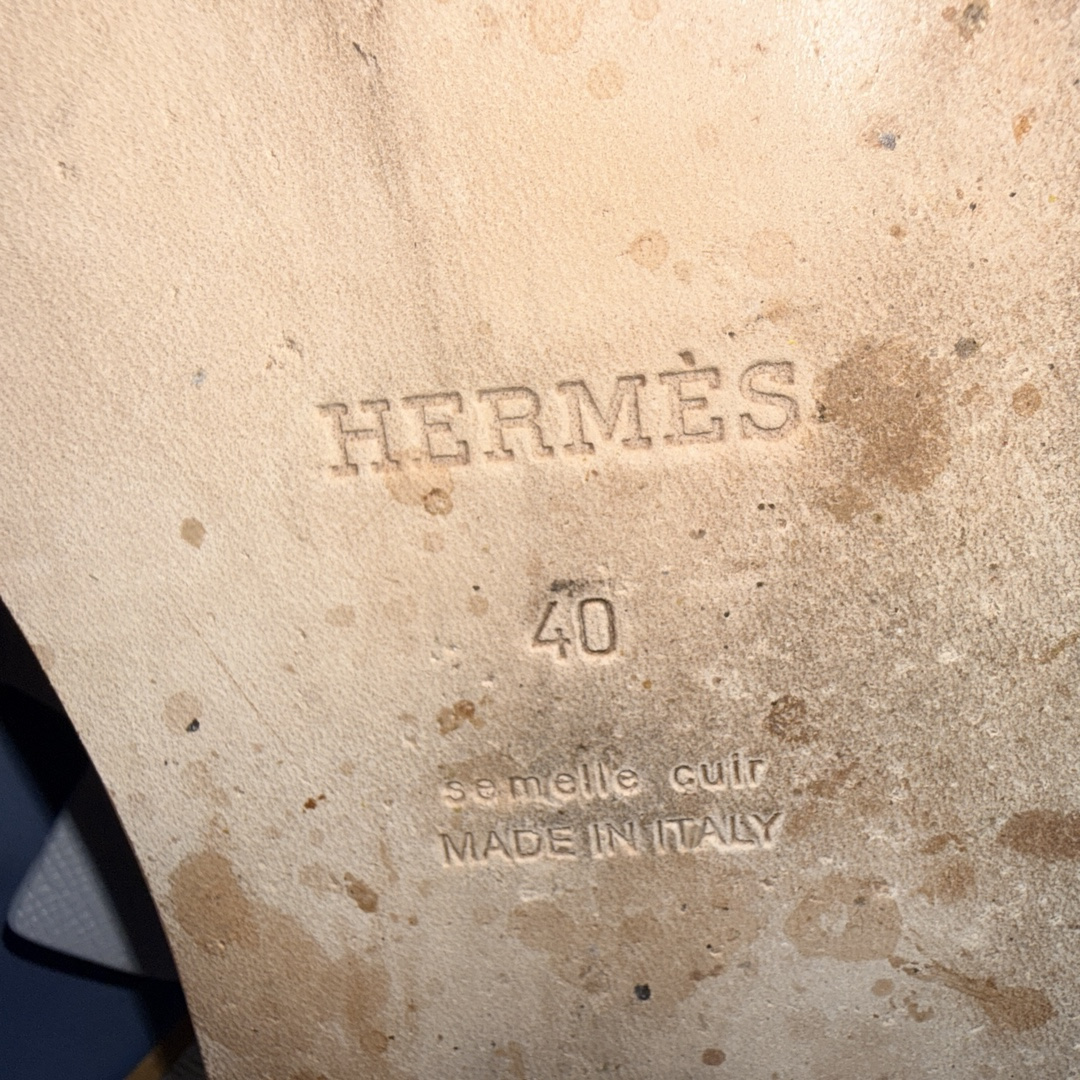 HERMÈS SANDALE 'IZMIR' AUS KALBSLEDER IN GRIS SILEX/BLEU TURQUIN IN GR. 40