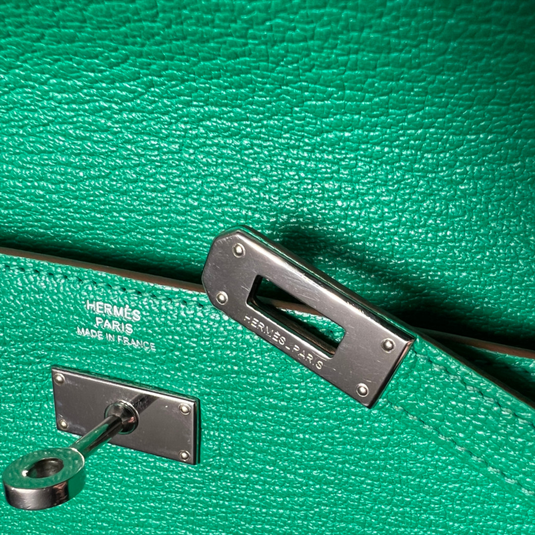 HERMÈS BRIEFTASCHE KELLY CLASSIQUE AUS CHEVRE MYSORE IN MENTHE MIT PHW