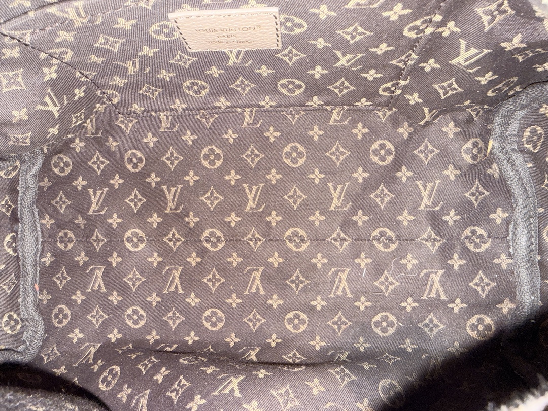LOUIS VUITTON EXPRESS PM HANDTASCHE AUS KALBSLEDER UND MONOGRAM CANVAS IN SMOKE (M26360)