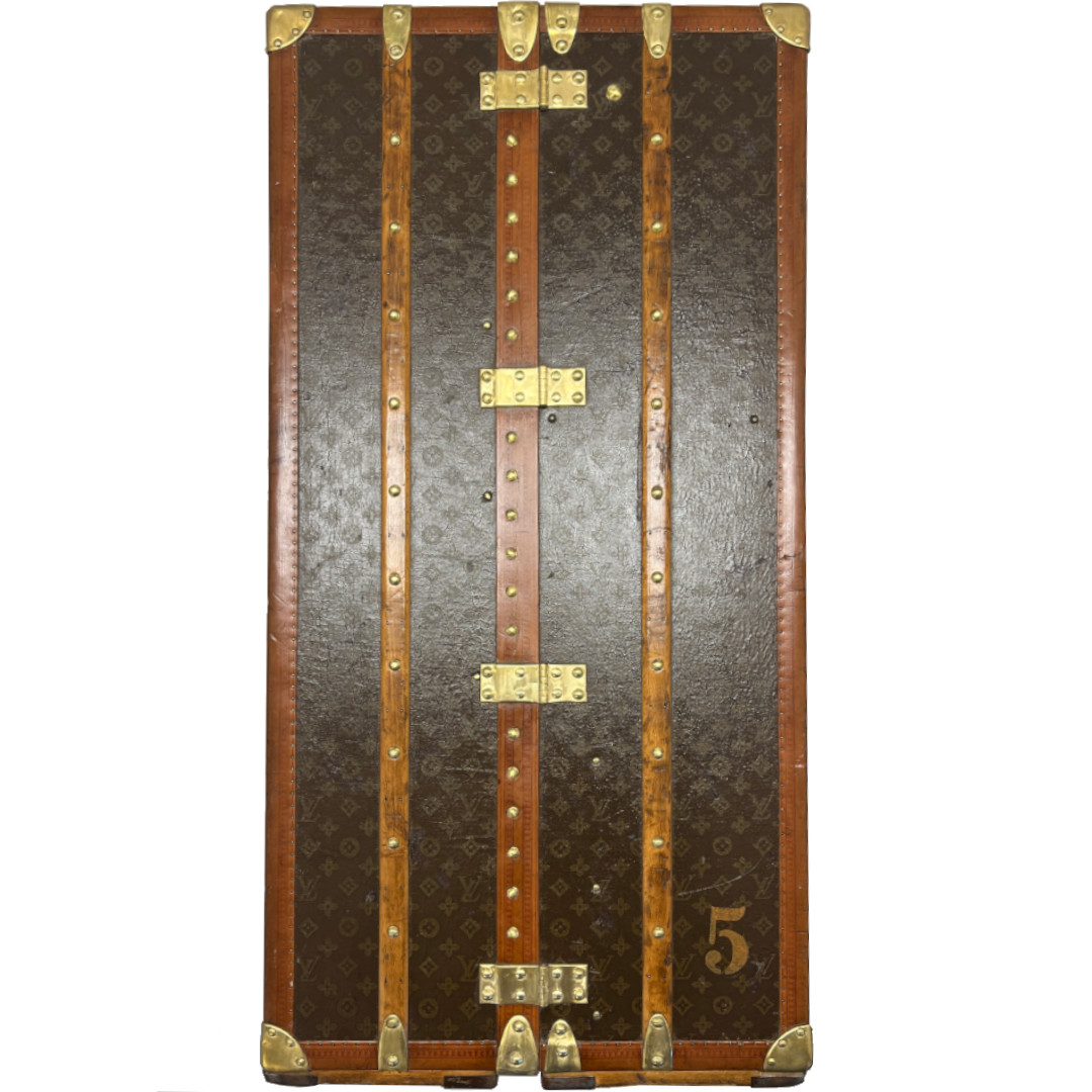 48364-LV-Truhe-006 LOUIS VUITTON MALLE ARMOIRE SCHRANK-TRUHE AUS MONOGRAM CA. 1915-1920