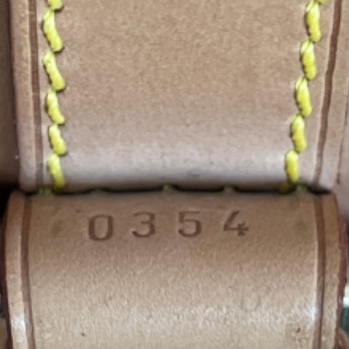 44698-Louis-Vuitton-Etui_2D_0021