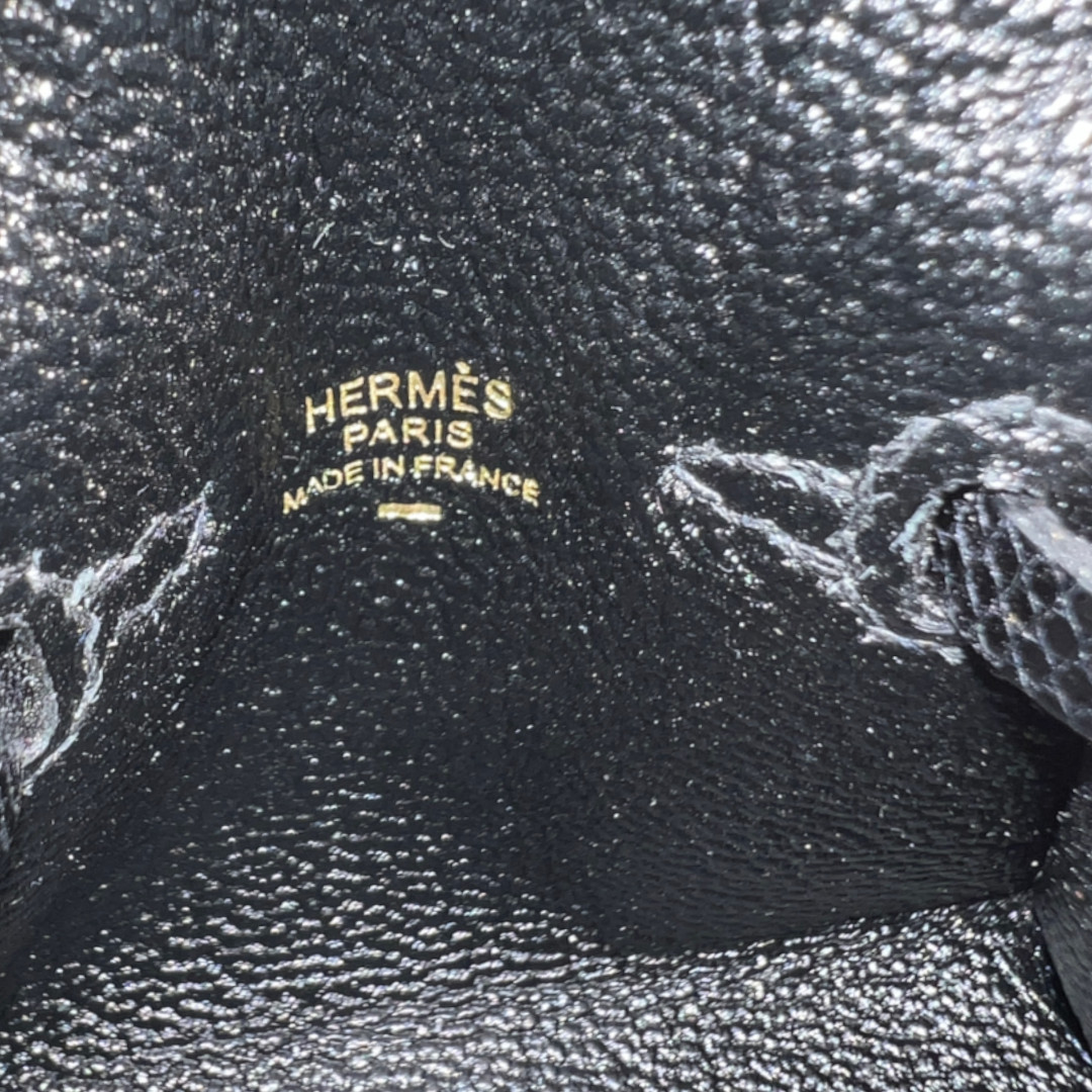 HERMÈS TASCHENACCESSOIRE ANHÄNGER 'KELLY TWILLY' AUS VARANUS NILOTICUS LEDER IN NOIR MIT GHW