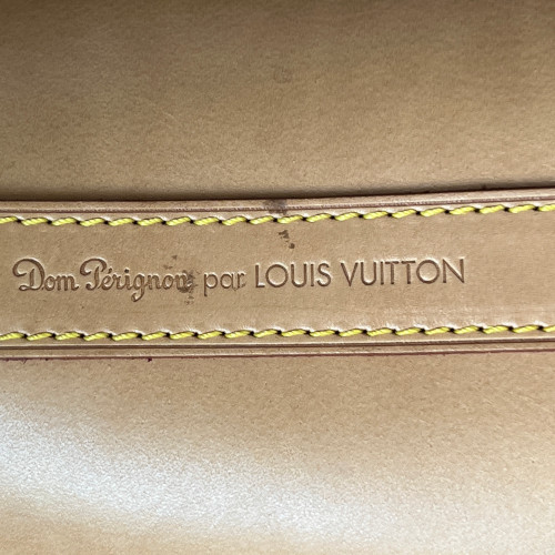 44698-Louis-Vuitton-Etui_2D_0016