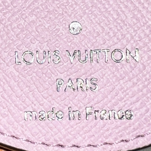 LOUIS VUITTON SCHLÜSSELANHÄNGER & TASCHENSCHMUCK 'ILLUSTRE' AUS MONOGRAM ESCALE CANVAS (M69285)