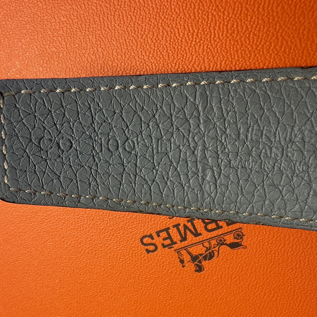 Hermès reversible belt 24 mm made of leather size 100 in blue